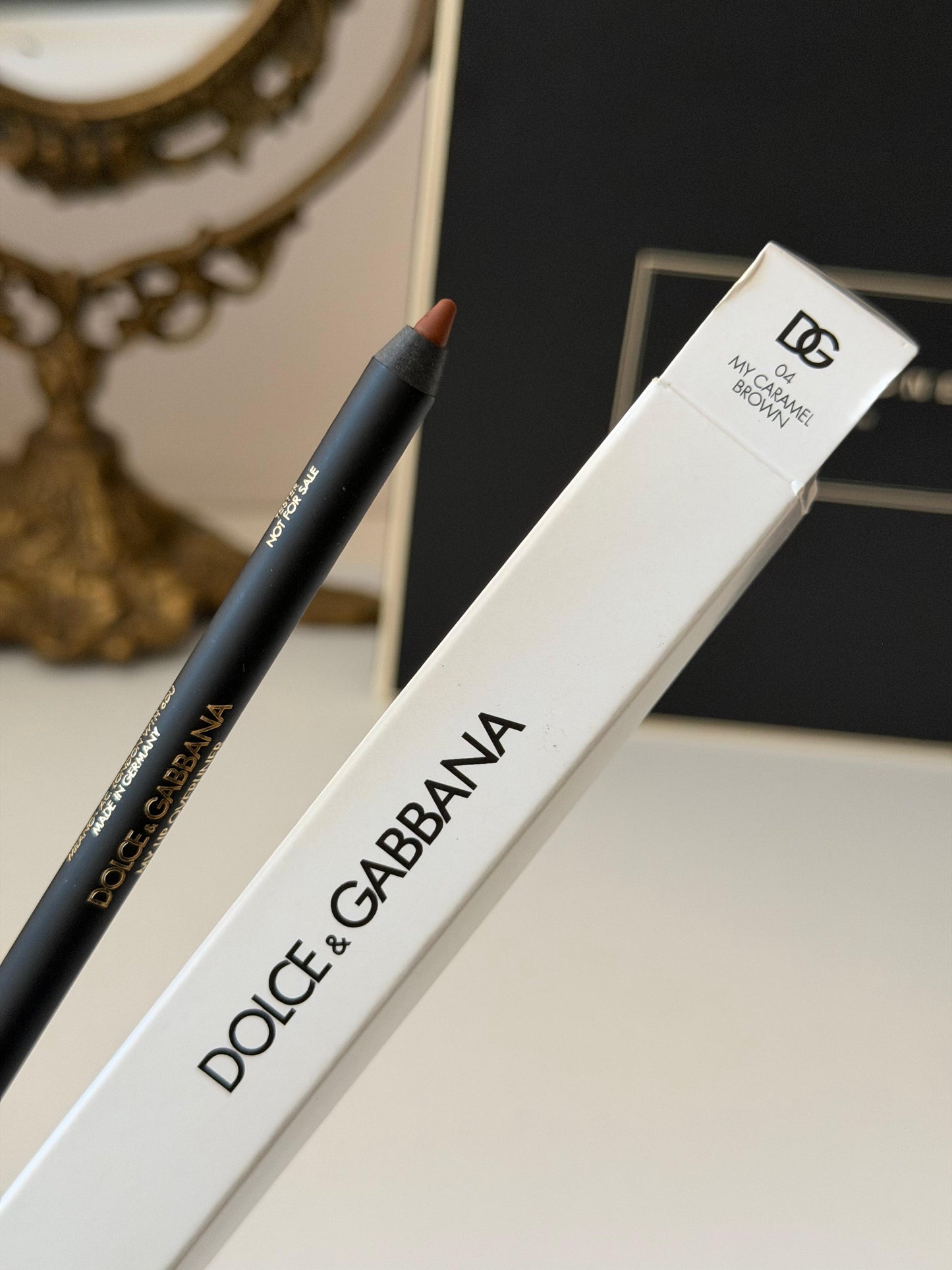 DOLCE&GABBANA My Lip Overliner
8H Lasting Easy Glide Sculpting Lip Pencil (04)
