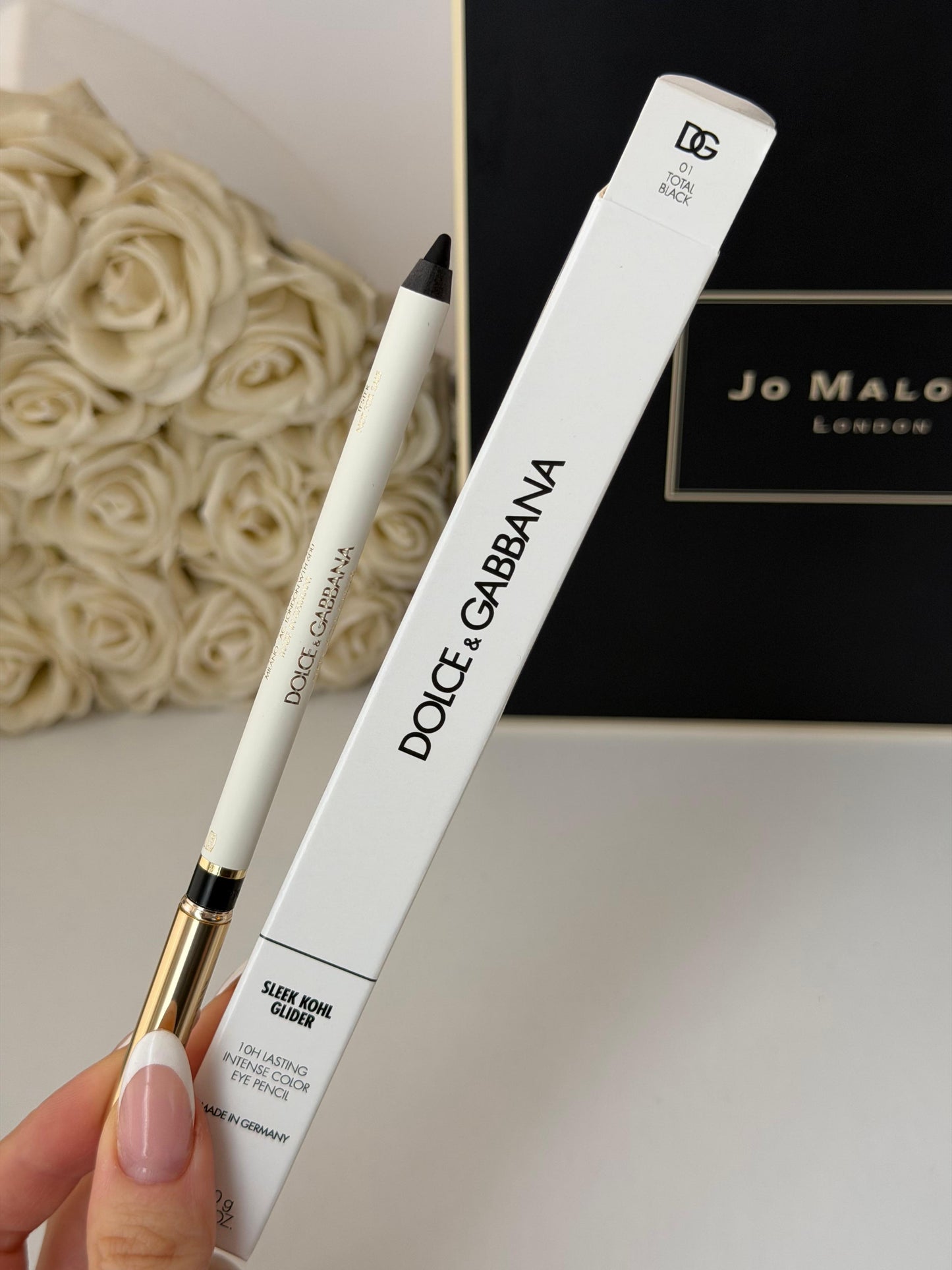 DOLCE&GABBANA Sleek Khol Glider 
10H Lasting Intense Color Eye Pencil (01)