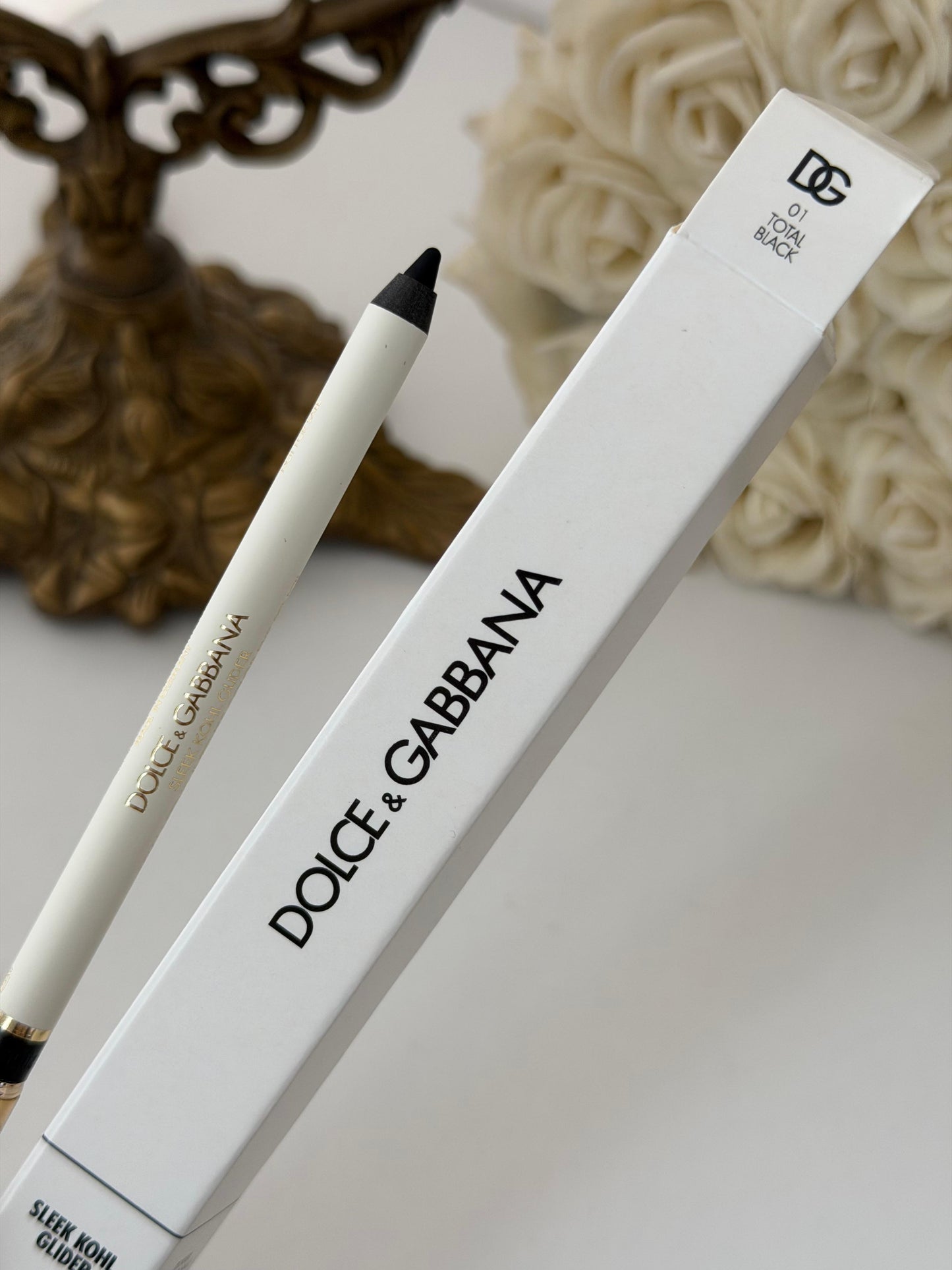 DOLCE&GABBANA Sleek Khol Glider 
10H Lasting Intense Color Eye Pencil (01)
