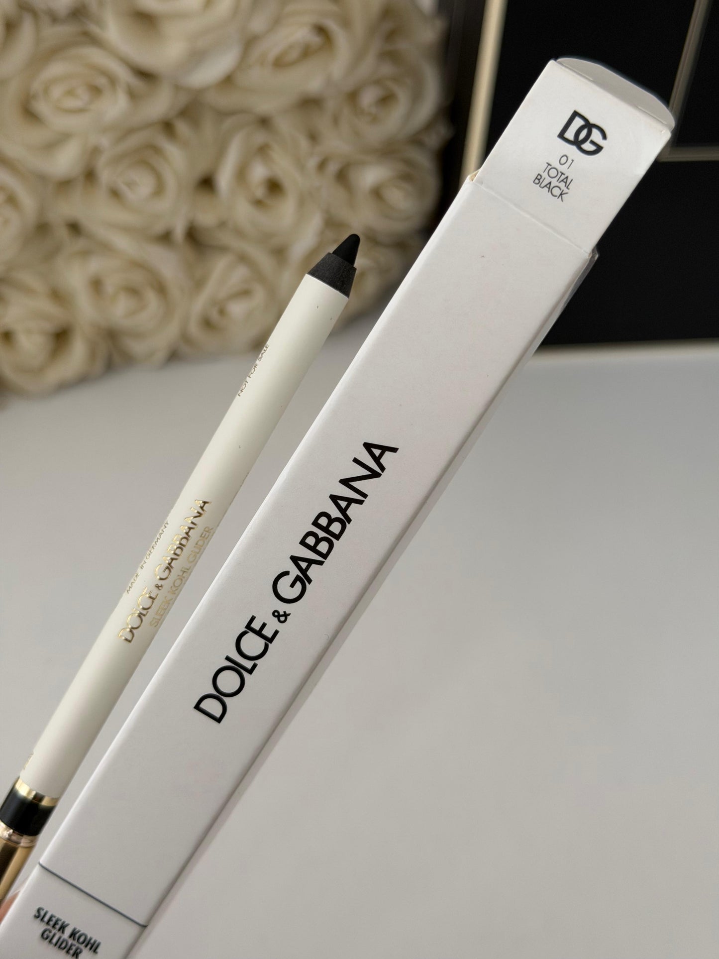 DOLCE&GABBANA Sleek Khol Glider 
10H Lasting Intense Color Eye Pencil (01)