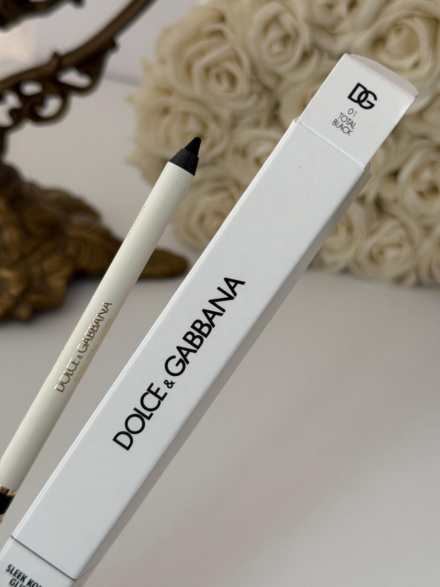 DOLCE&GABBANA Sleek Khol Glider 
10H Lasting Intense Color Eye Pencil (01)