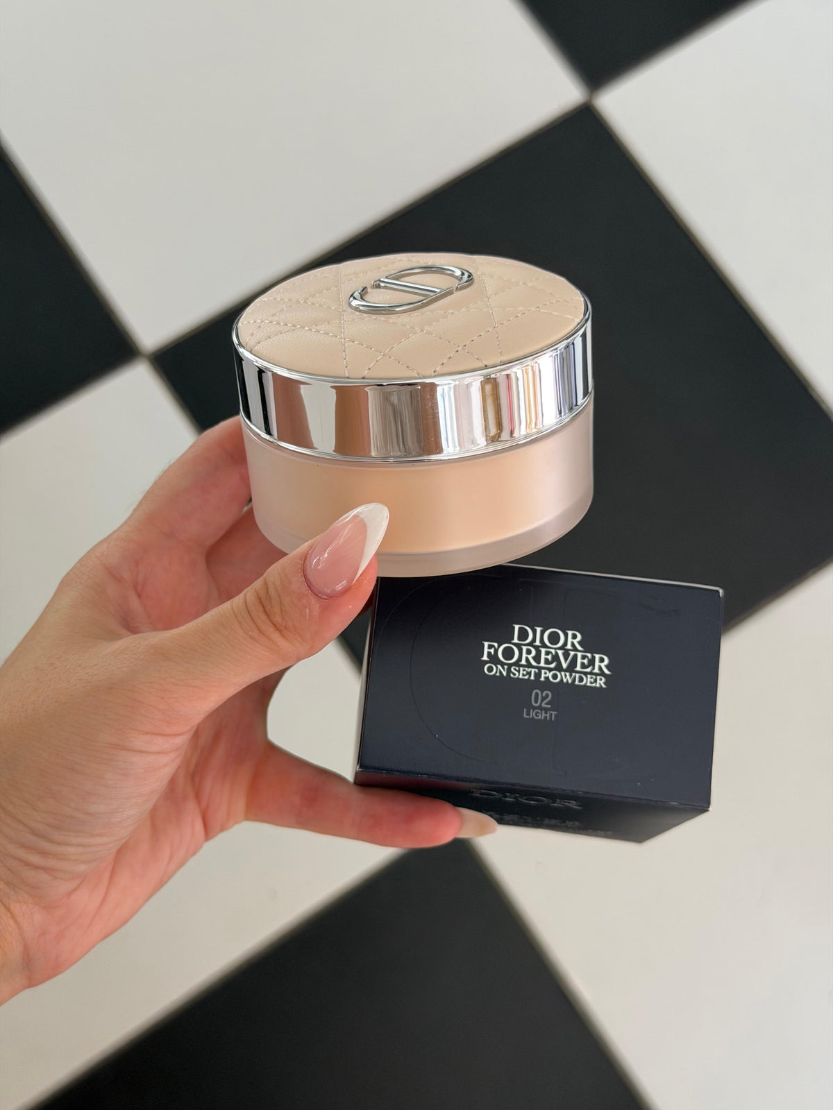 DIOR Forever On Set Powder (02)
Loose Setting Powder - Invisible Blurring Matte Finish