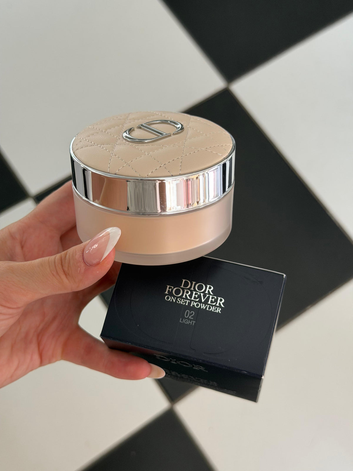 DIOR Forever On Set Powder (02)
Loose Setting Powder - Invisible Blurring Matte Finish