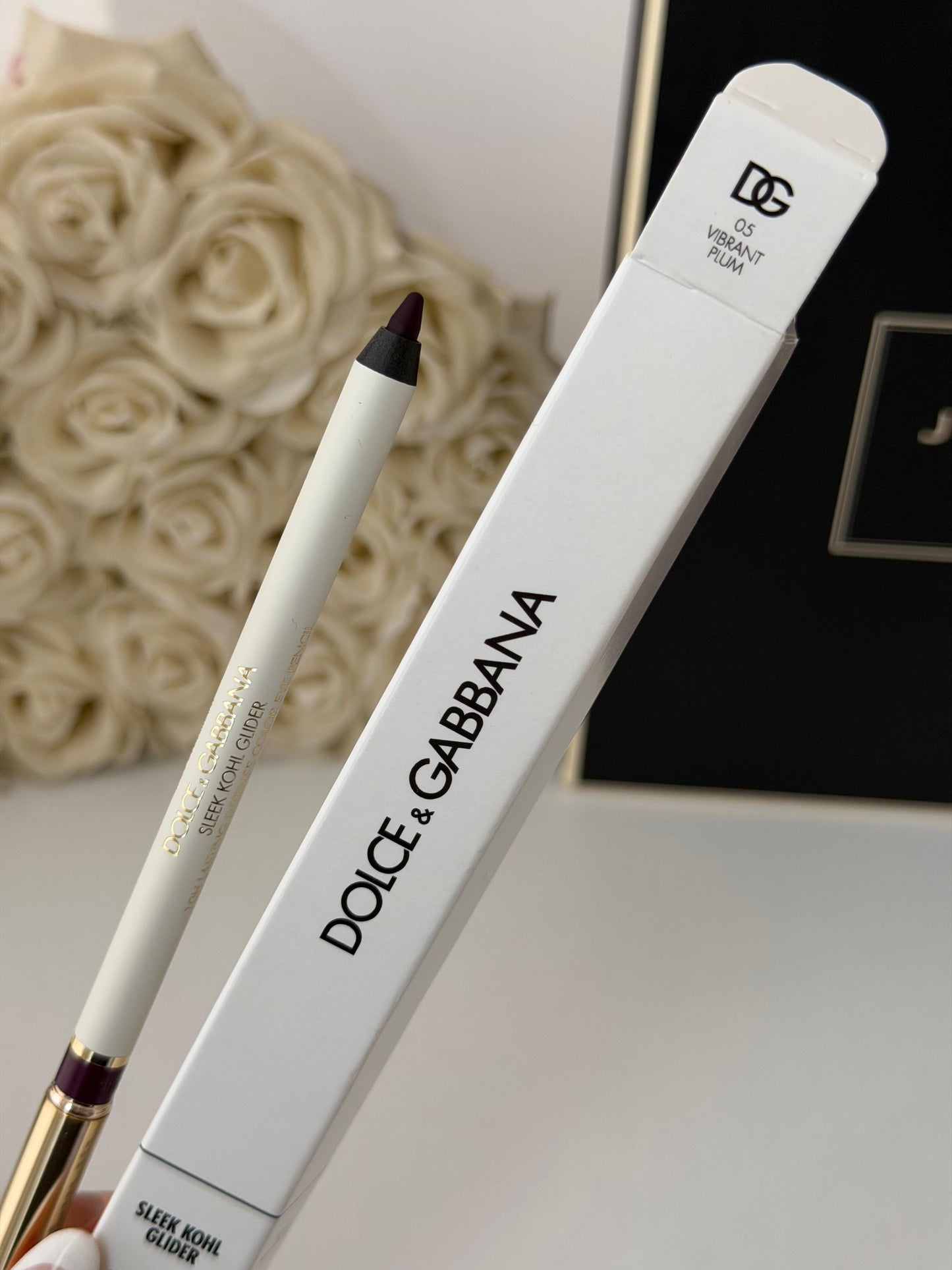 DOLCE&GABBANA Sleek Khol Glider 
10H Lasting Intense Color Eye Pencil (05)