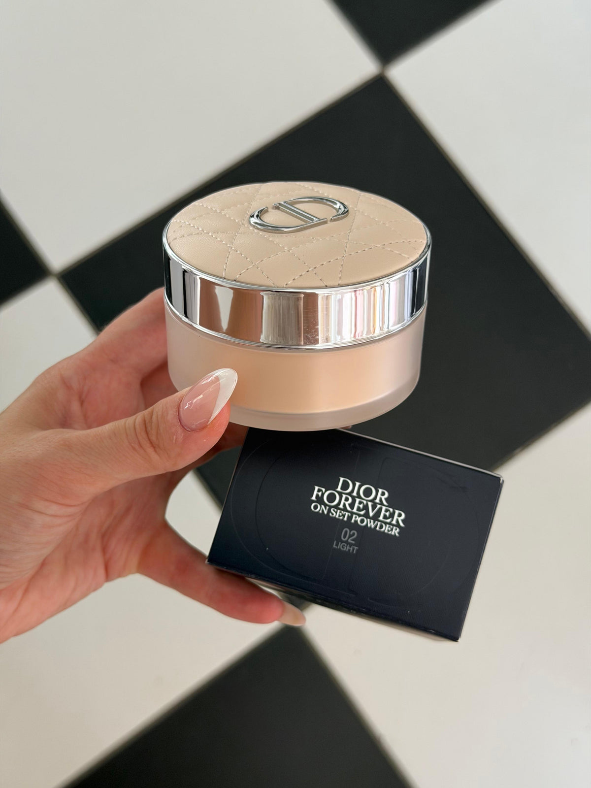 DIOR Forever On Set Powder (02)
Loose Setting Powder - Invisible Blurring Matte Finish