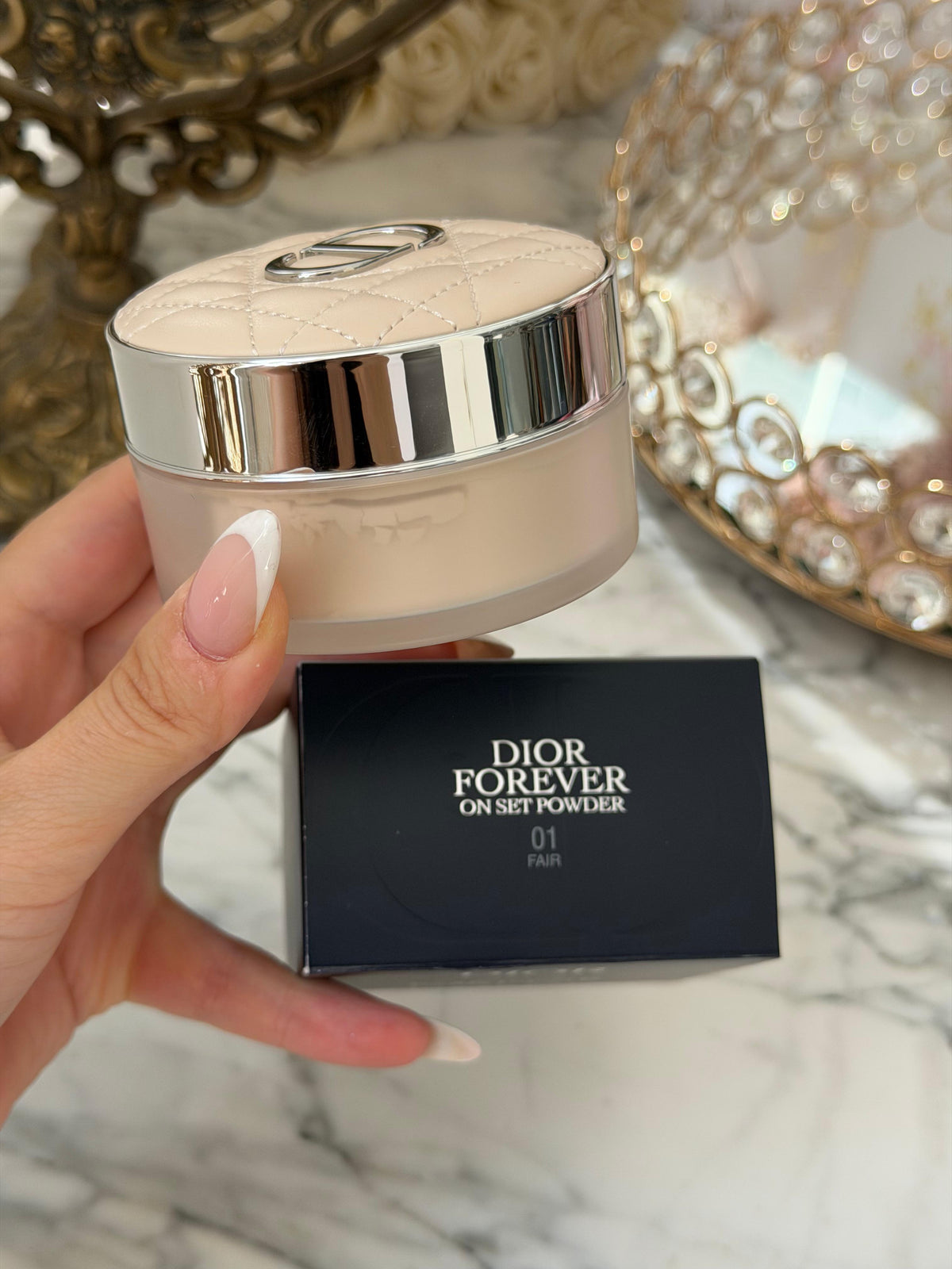 DIOR Forever On Set Powder (01)
Loose Setting Powder - Invisible Blurring Matte Finish