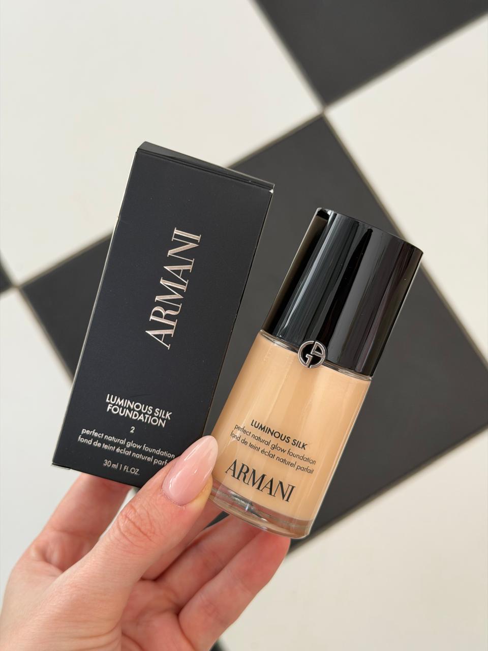 ARMANI Luminous Silk Natural Glow Blurring Foundation
Medium Buildable Coverage, 24HR Wear