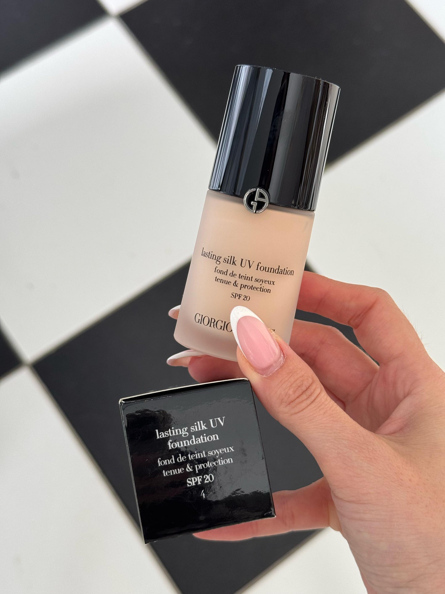 ARMANI Lasting Silk UV Foundation SPF20
Long-lasting Mat Effect Resistant to All Conditions