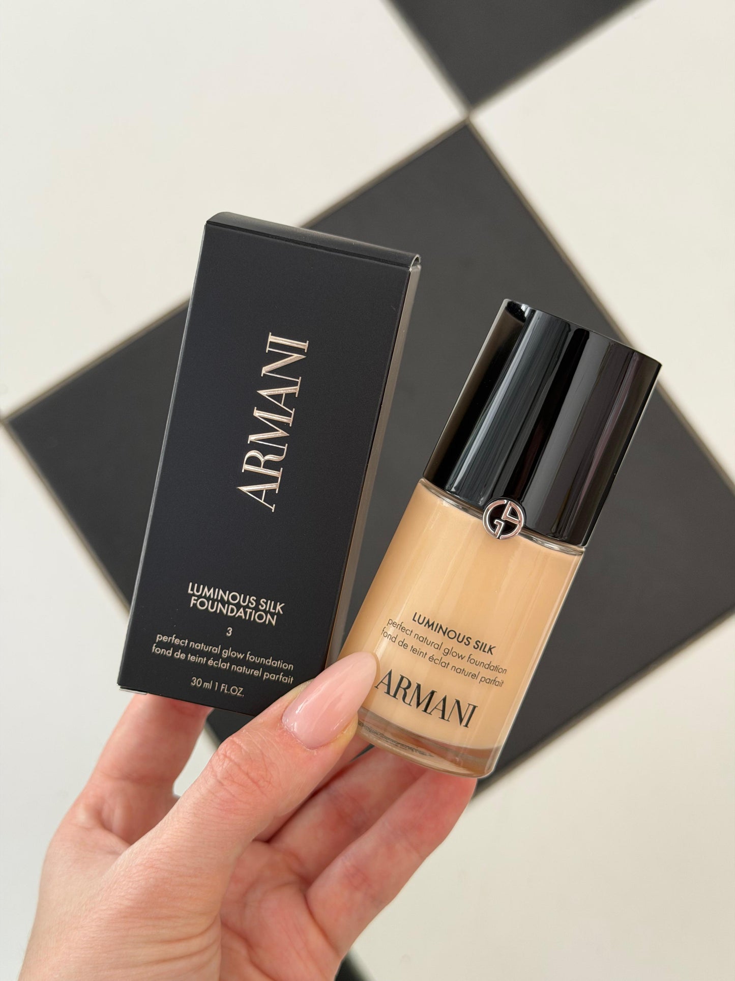 ARMANI Luminous Silk Natural Glow Blurring Foundation
Medium Buildable Coverage, 24HR Wear