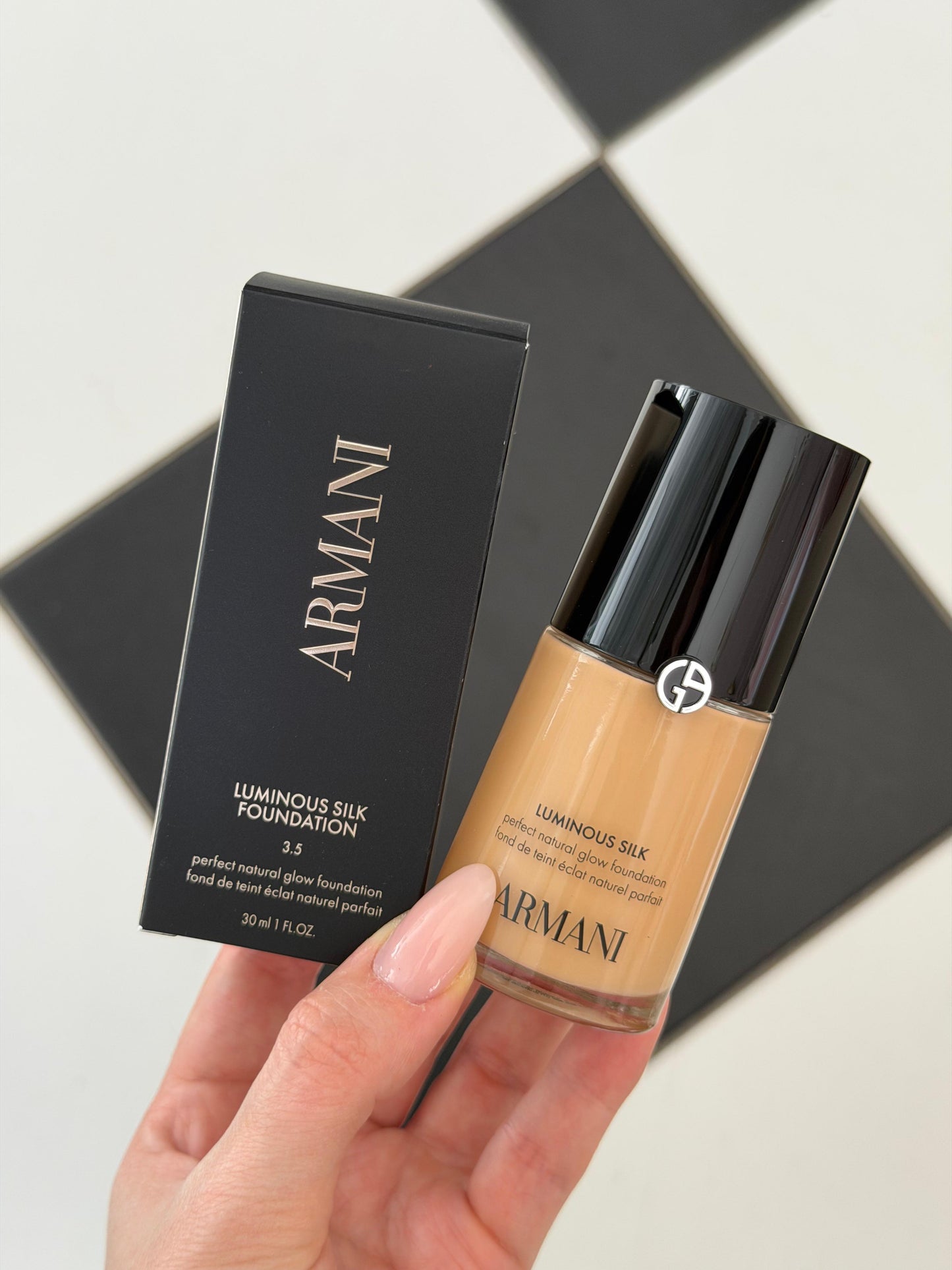 ARMANI Luminous Silk Natural Glow Blurring Foundation
Medium Buildable Coverage, 24HR Wear
