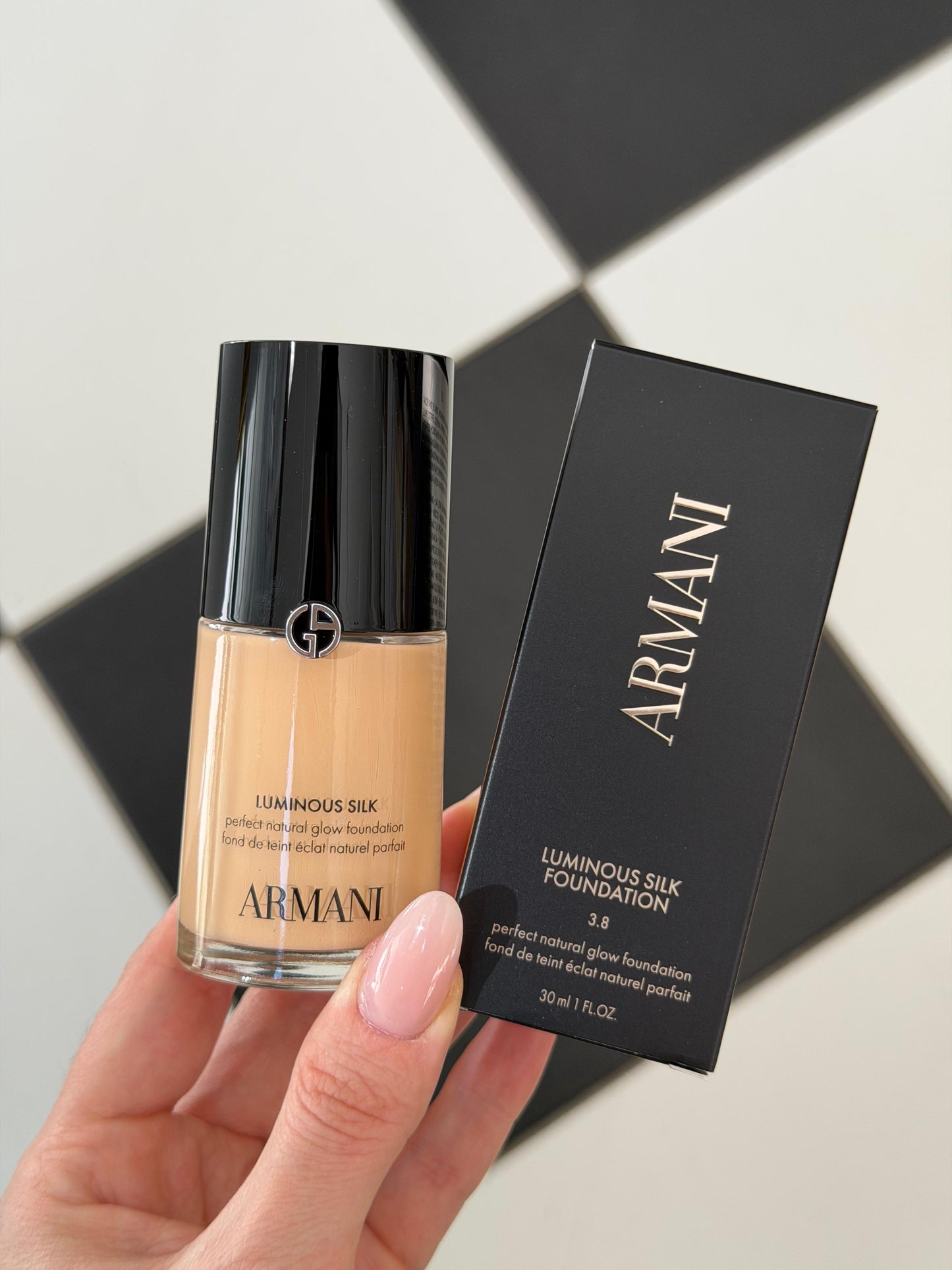 ARMANI Luminous Silk Natural Glow Blurring Foundation
Medium Buildable Coverage, 24HR Wear