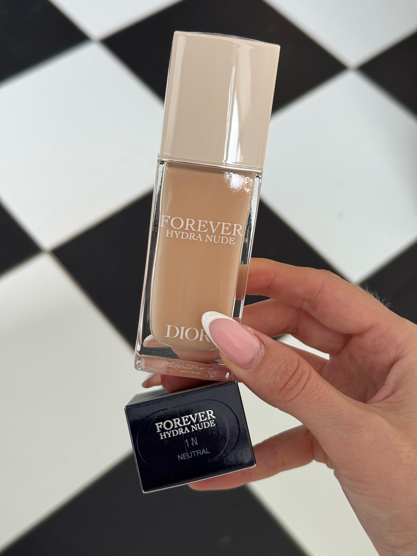 DIOR Forever Hydra Nude
24-Hour Natural Perfection Foundation - 48-Hour Hydration - Infused with Hyaluronic Acid
