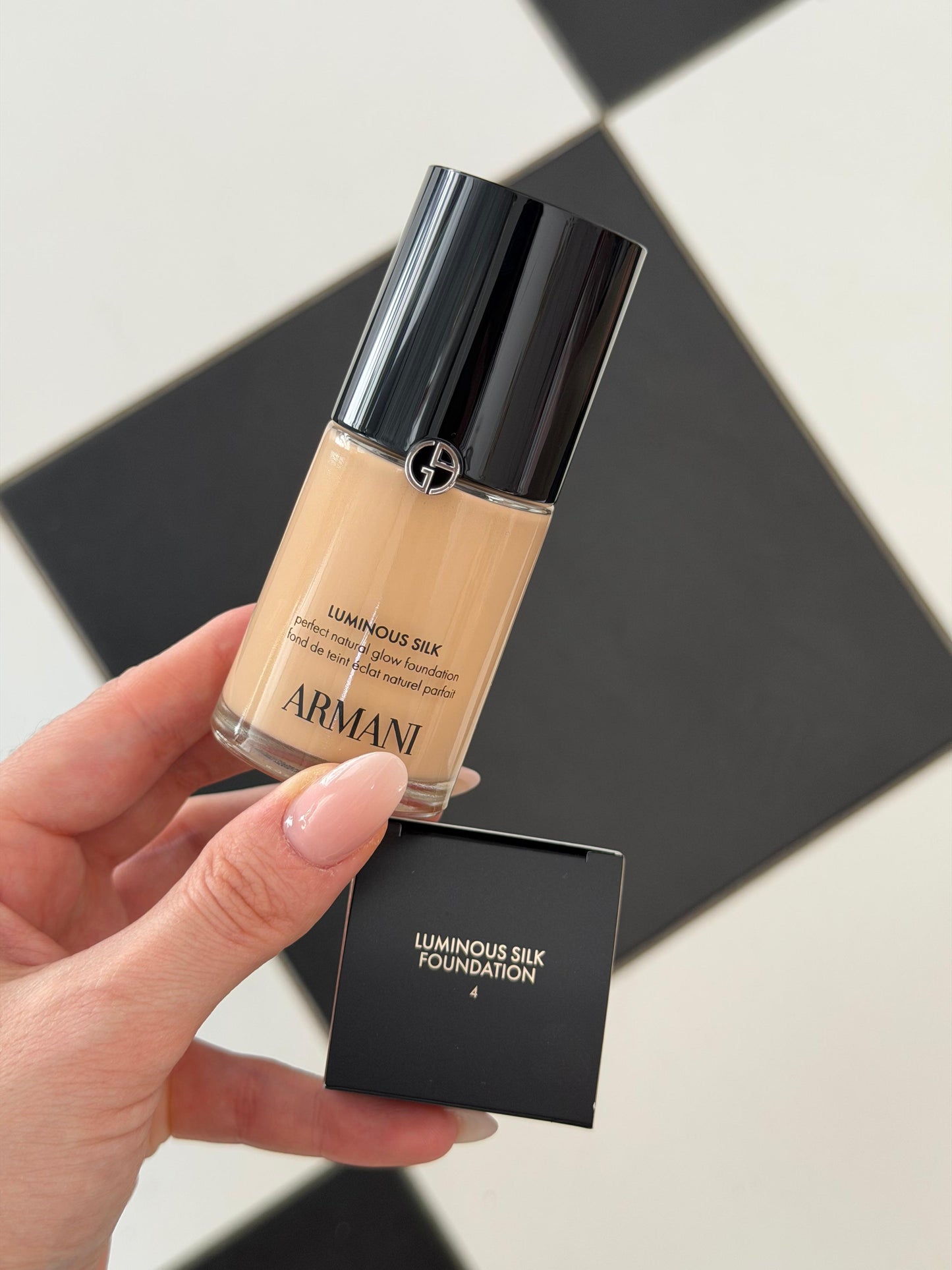 ARMANI Luminous Silk Natural Glow Blurring Foundation
Medium Buildable Coverage, 24HR Wear