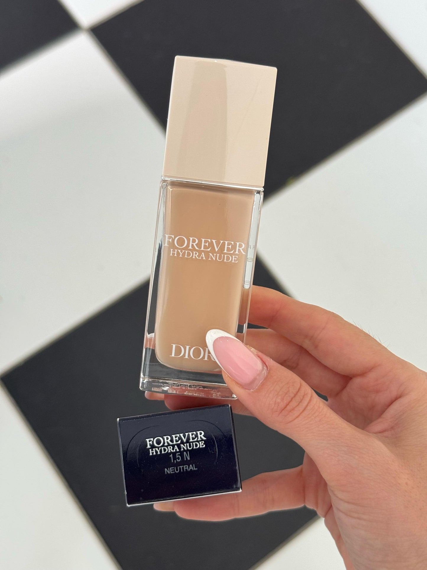 DIOR Forever Hydra Nude
24-Hour Natural Perfection Foundation - 48-Hour Hydration - Infused with Hyaluronic Acid