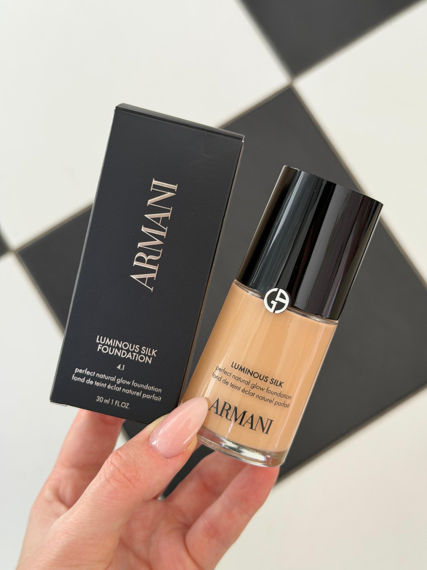 ARMANI Luminous Silk Natural Glow Blurring Foundation
Medium Buildable Coverage, 24HR Wear
