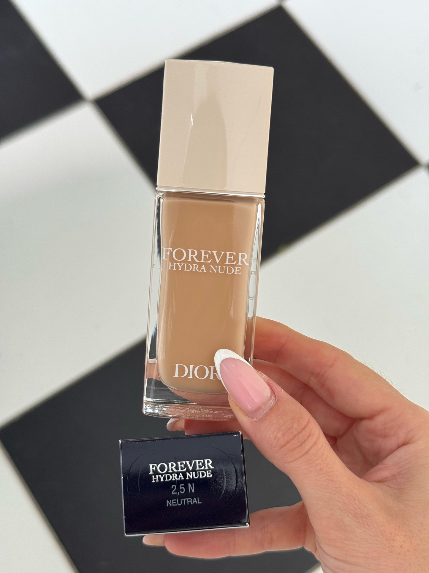 DIOR Forever Hydra Nude
24-Hour Natural Perfection Foundation - 48-Hour Hydration - Infused with Hyaluronic Acid