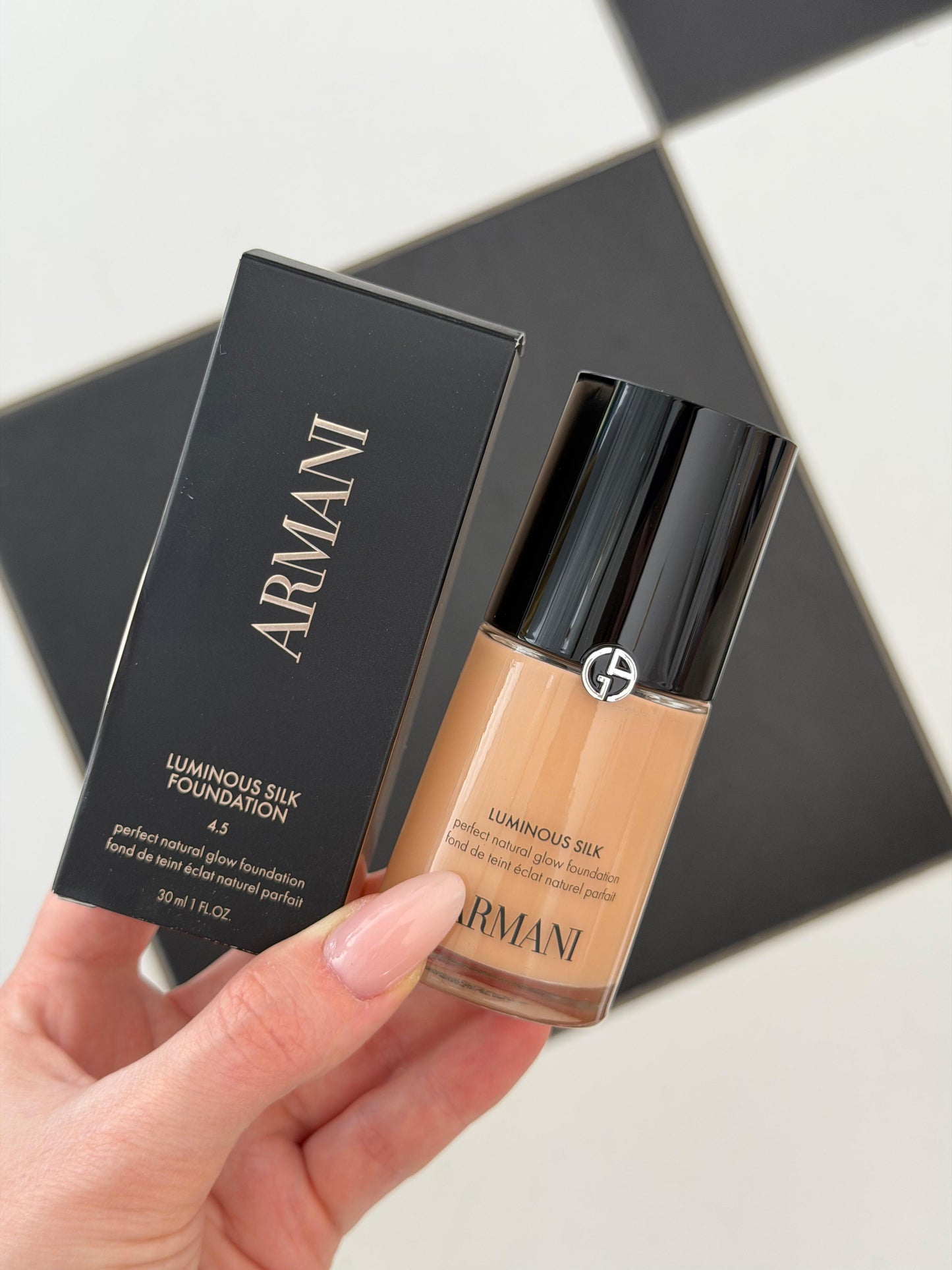 ARMANI Luminous Silk Natural Glow Blurring Foundation
Medium Buildable Coverage, 24HR Wear