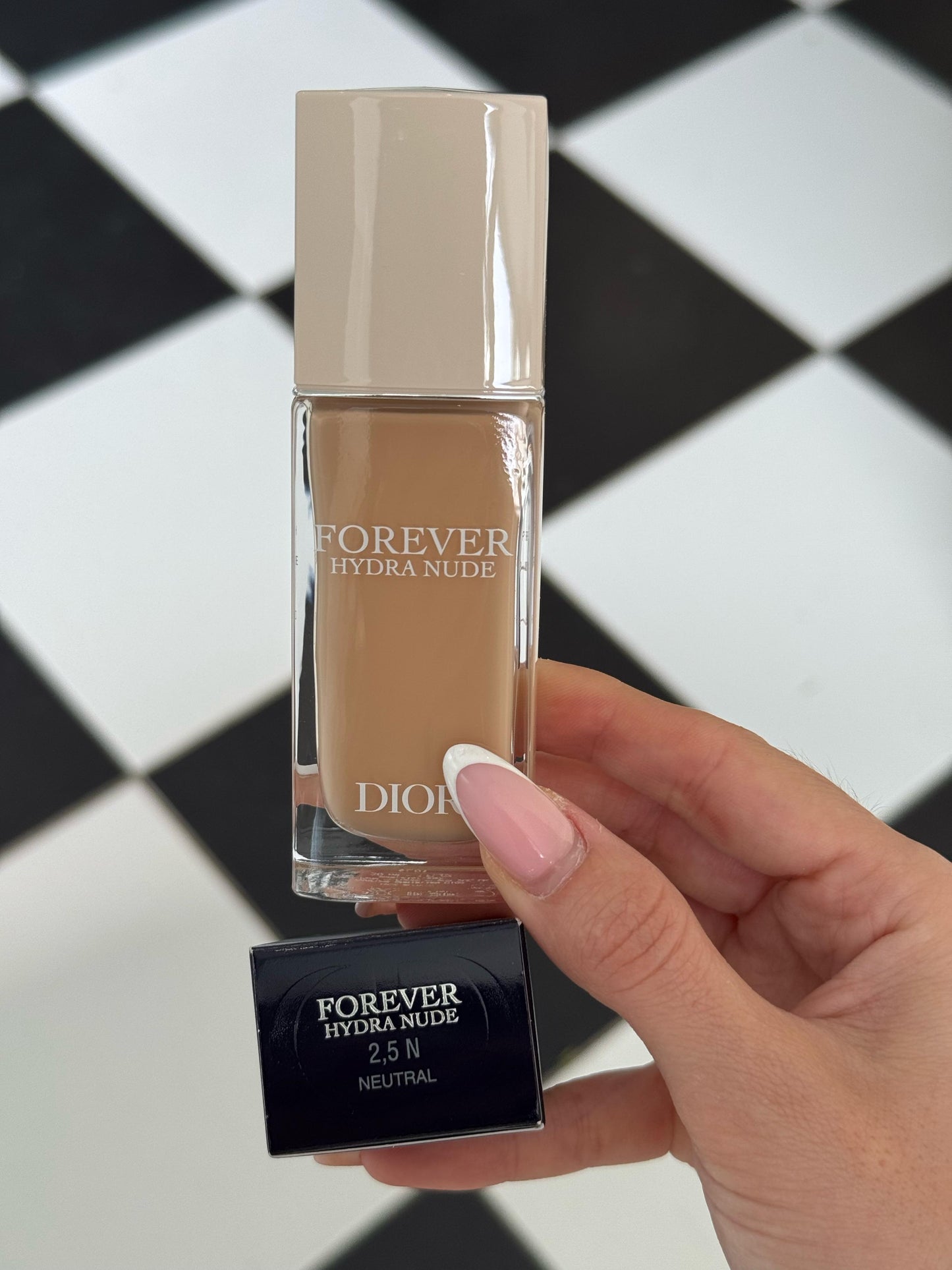DIOR Forever Hydra Nude
24-Hour Natural Perfection Foundation - 48-Hour Hydration - Infused with Hyaluronic Acid