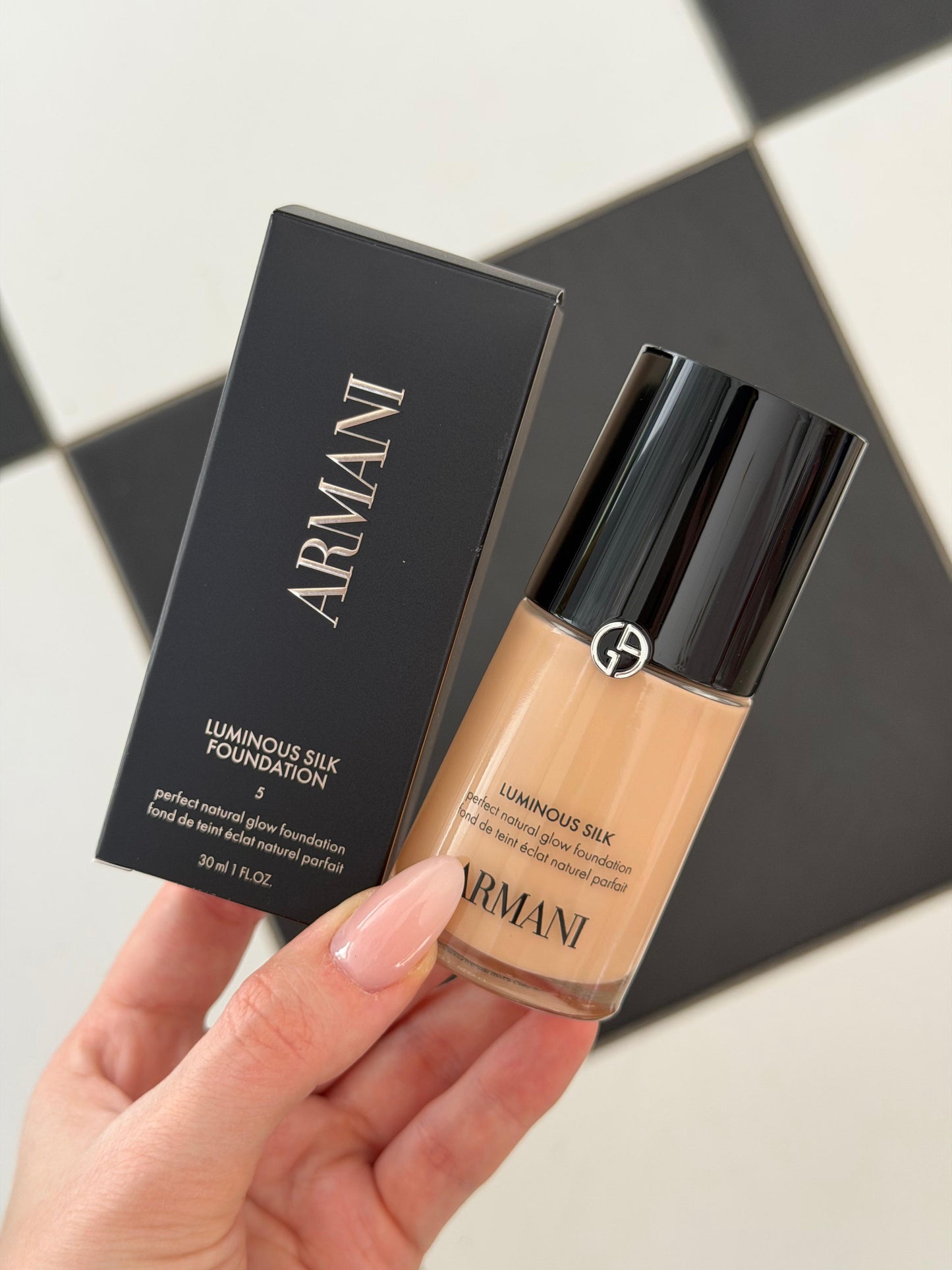 ARMANI Luminous Silk Natural Glow Blurring Foundation
Medium Buildable Coverage, 24HR Wear