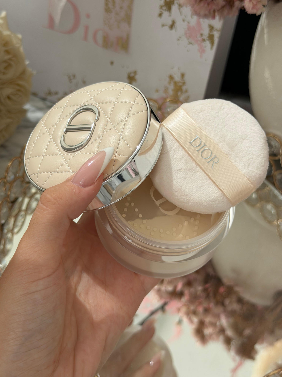 DIOR Forever On Set Powder (01)
Loose Setting Powder - Invisible Blurring Matte Finish