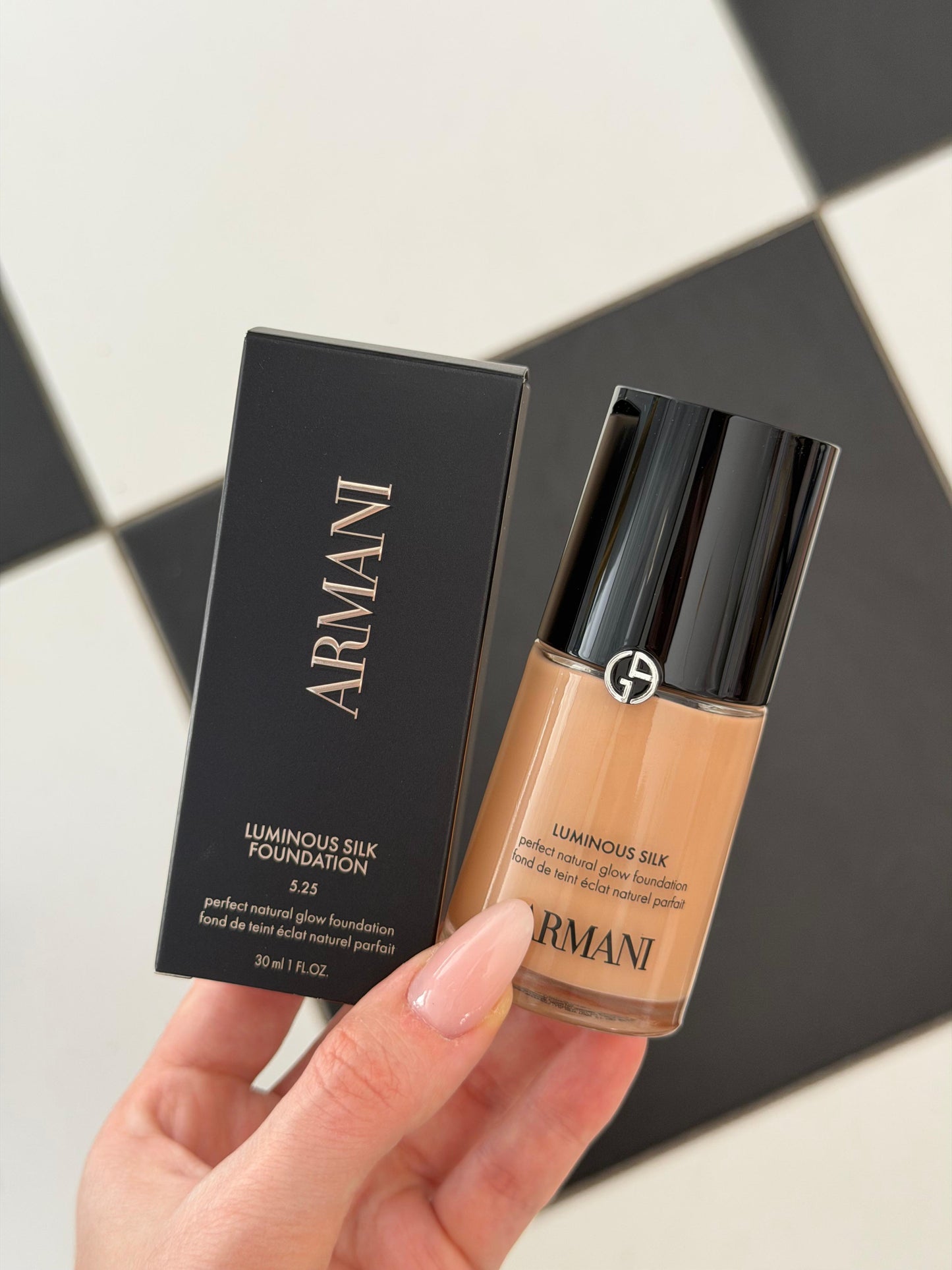 ARMANI Luminous Silk Natural Glow Blurring Foundation
Medium Buildable Coverage, 24HR Wear