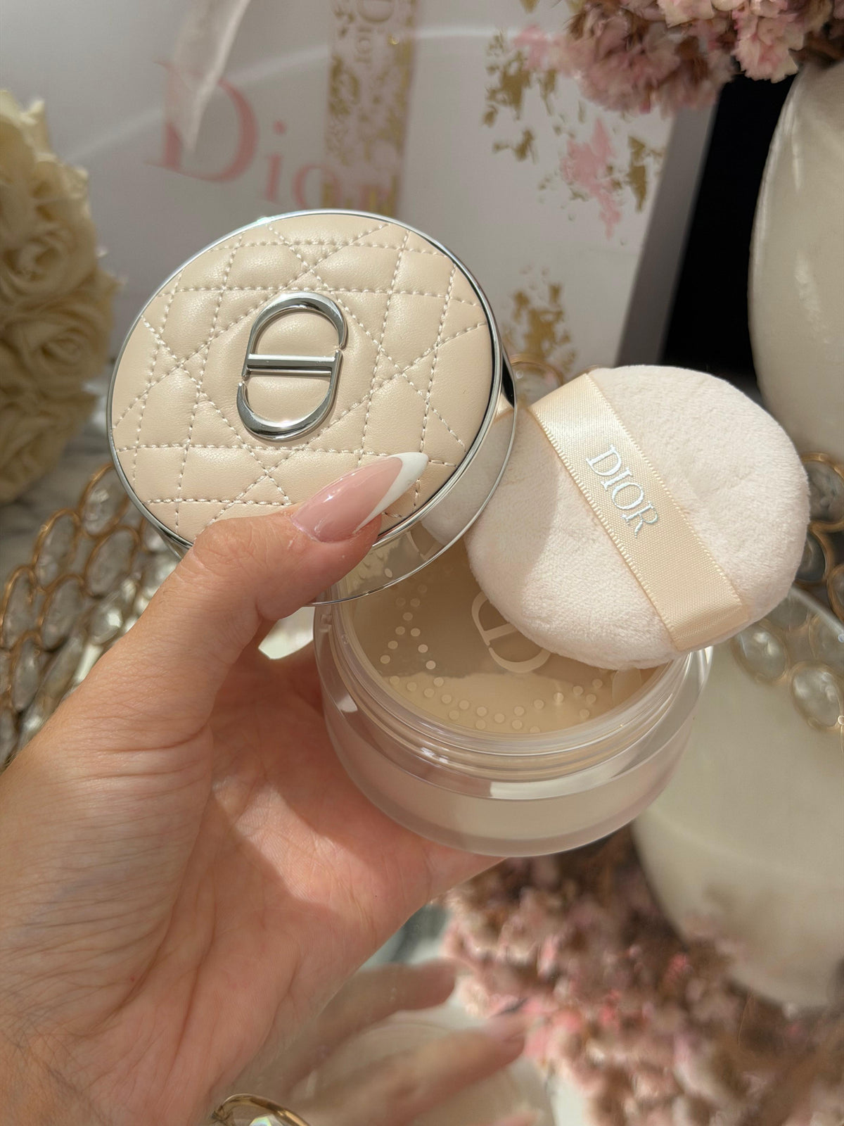 DIOR Forever On Set Powder (01)
Loose Setting Powder - Invisible Blurring Matte Finish