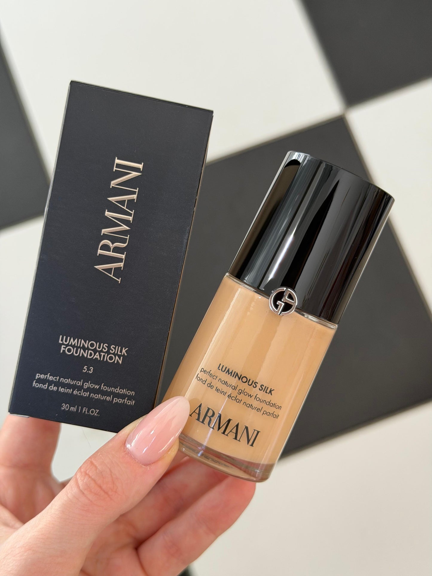 ARMANI Luminous Silk Natural Glow Blurring Foundation
Medium Buildable Coverage, 24HR Wear