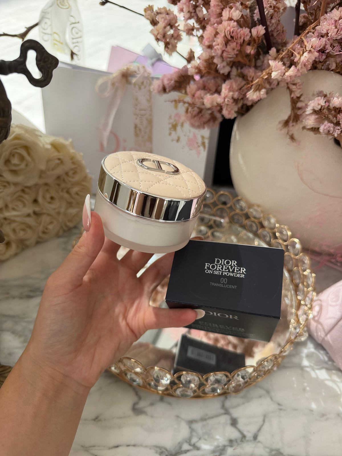 DIOR Forever On Set Powder (00)
Loose Setting Powder - Invisible Blurring Matte Finish