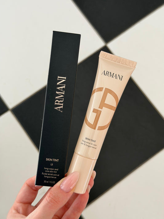ARMANI Skin Tint Long-Wear And Care (L3)
Lightweight Buildable Coverage, Glowy Finish