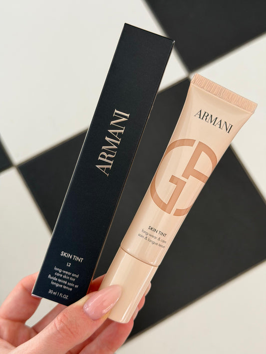 ARMANI Skin Tint Long-Wear And Care (L2)
Lightweight Buildable Coverage, Glowy Finish