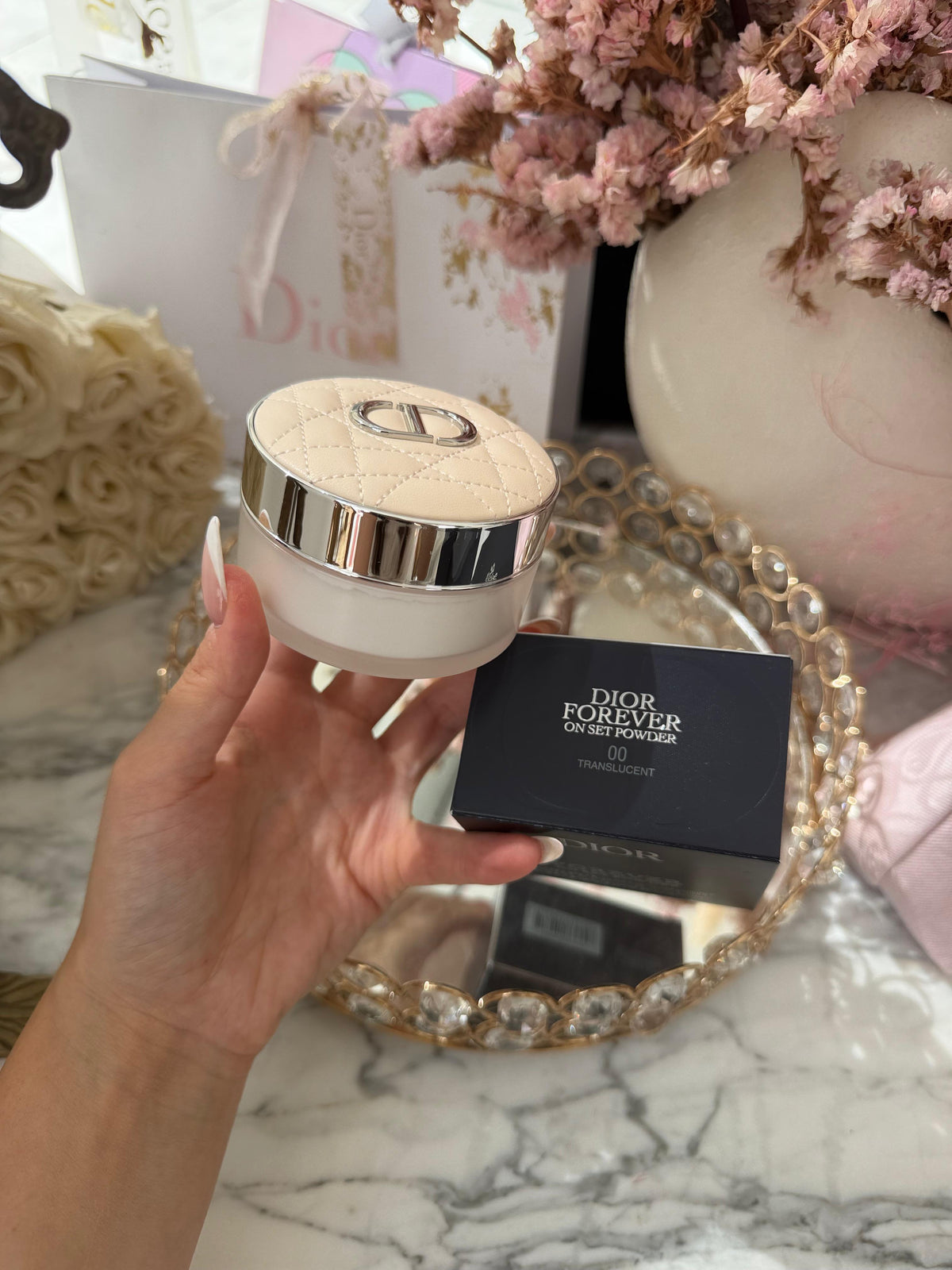 DIOR Forever On Set Powder (00)
Loose Setting Powder - Invisible Blurring Matte Finish