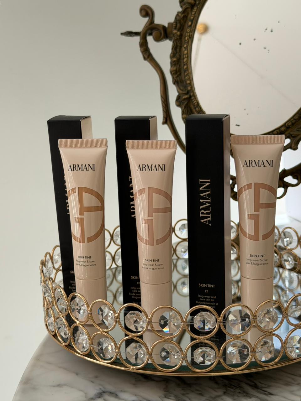 ARMANI Skin Tint Long-Wear And Care (F3)
Lightweight Buildable Coverage, Glowy Finish