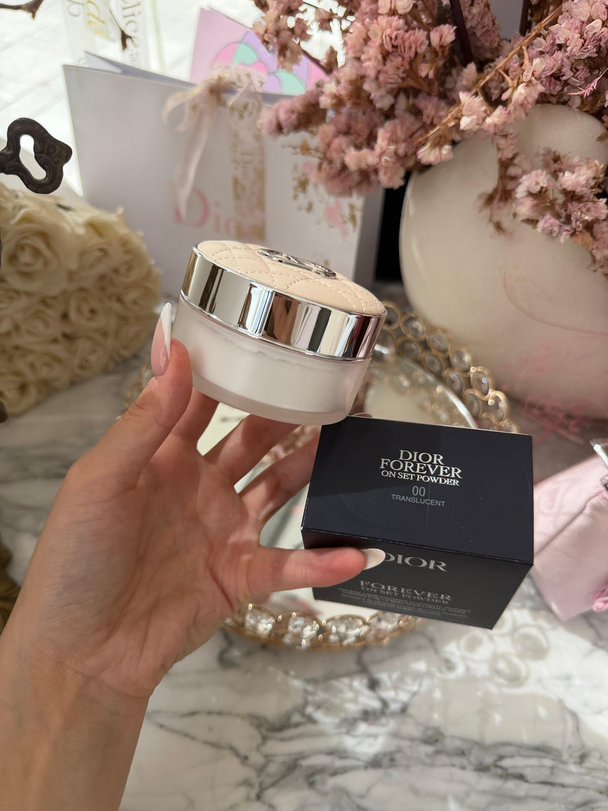 DIOR Forever On Set Powder (00)
Loose Setting Powder - Invisible Blurring Matte Finish