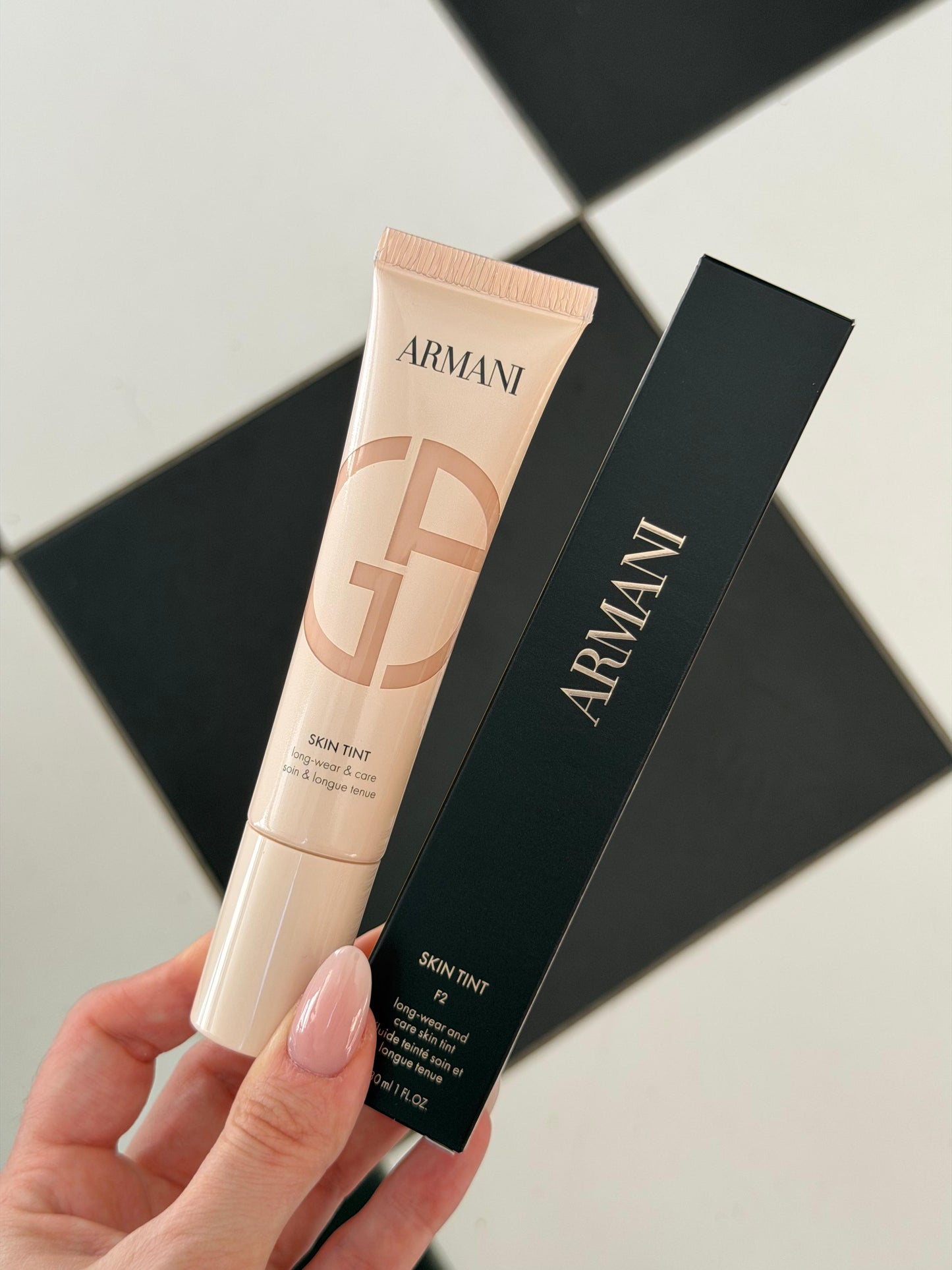 ARMANI Skin Tint Long-Wear And Care (F2)
Lightweight Buildable Coverage, Glowy Finish