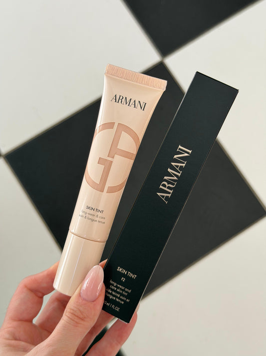 ARMANI Skin Tint Long-Wear And Care (F2)
Lightweight Buildable Coverage, Glowy Finish