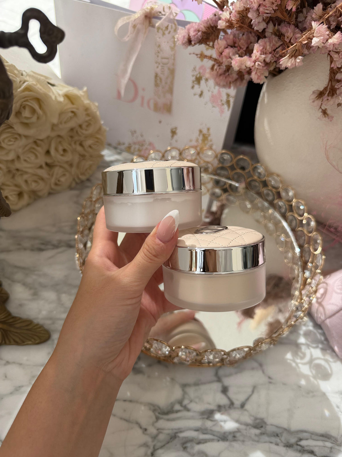 DIOR Forever On Set Powder (00)
Loose Setting Powder - Invisible Blurring Matte Finish