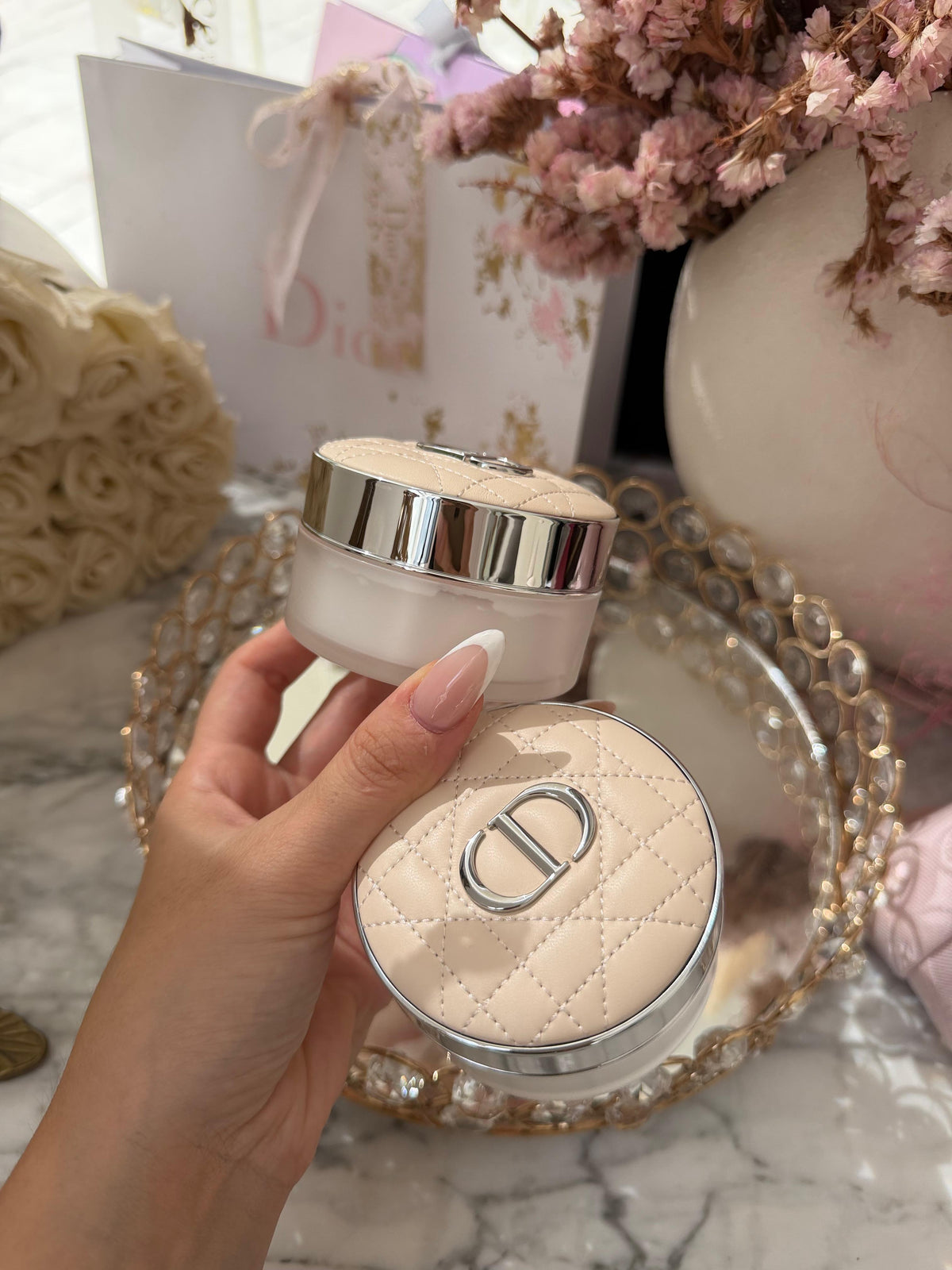 DIOR Forever On Set Powder (00)
Loose Setting Powder - Invisible Blurring Matte Finish