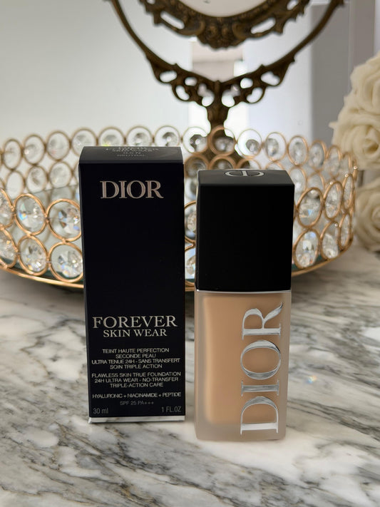 DIOR Forever Skin Wear
Blurring Natural Matte Foundation - 24h Ultra Wear - No-Transfer - Triple-Action Care - SPF25 PA+++