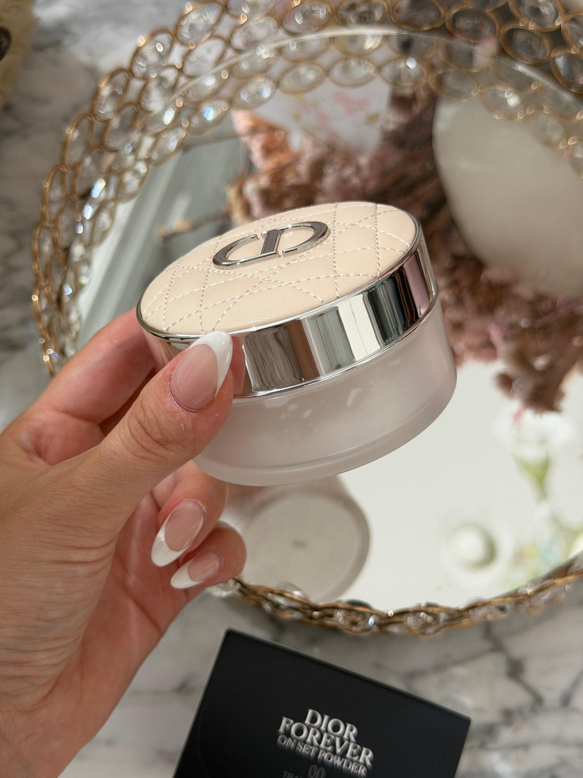 DIOR Forever On Set Powder (00)
Loose Setting Powder - Invisible Blurring Matte Finish