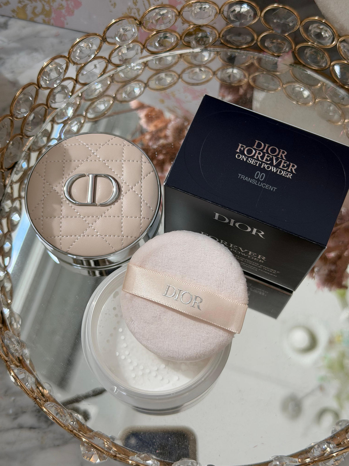 DIOR Forever On Set Powder (00)
Loose Setting Powder - Invisible Blurring Matte Finish