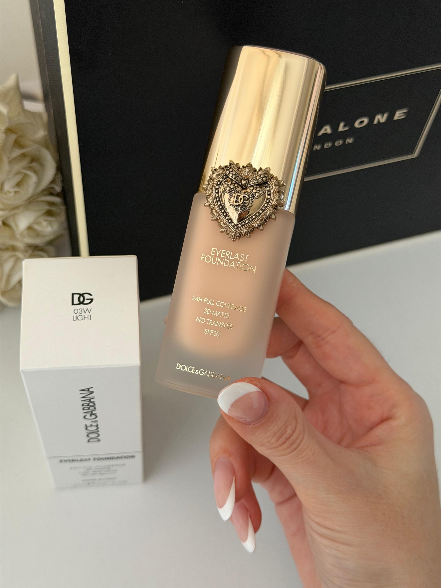 DOLCE&GABBANA Everlast Foundation (03W)
24H Full Coverage, 3D Matte, No Transfer SPF20