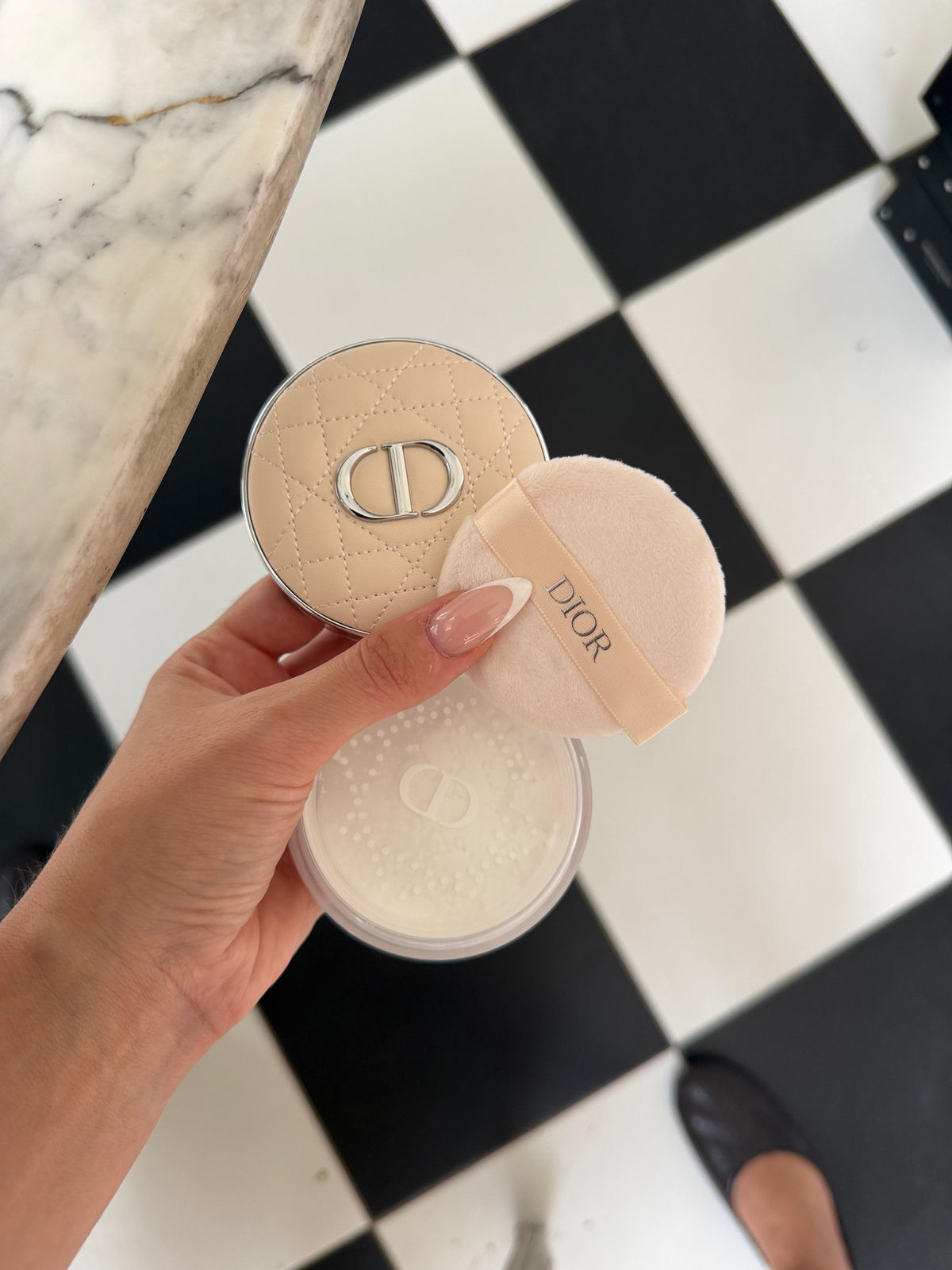 DIOR Forever On Set Powder (00)
Loose Setting Powder - Invisible Blurring Matte Finish