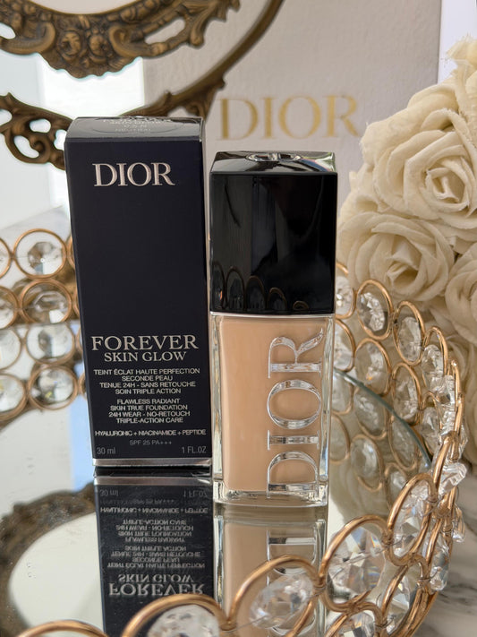 DIOR Forever Skin Glow
Glow Foundation - 24h Wear - 48h Hydration - Triple-Action Care - SPF25 PA+++