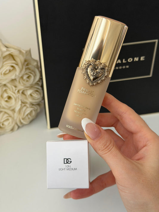 DOLCE&GABBANA Everlast Foundation (10N)
24H Full Coverage, 3D Matte, No Transfer SPF20
