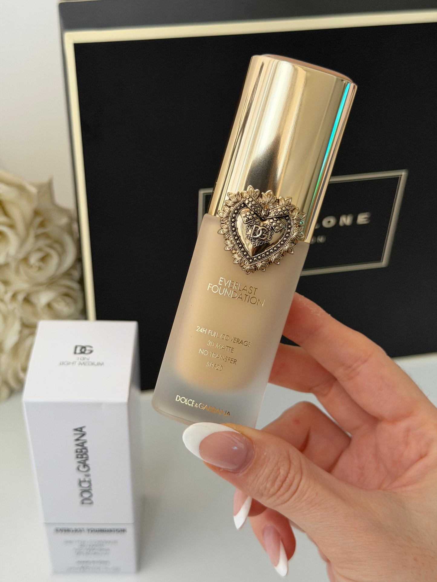 DOLCE&GABBANA Everlast Foundation (10N)
24H Full Coverage, 3D Matte, No Transfer SPF20