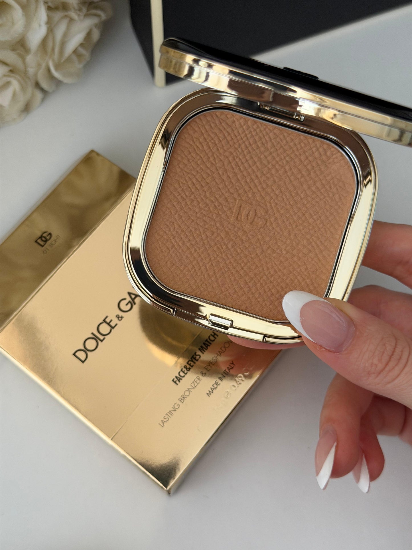 DOLCE&GABBANA Face&Eyes Match
Lasting Bronzer & Eyeshadow Powder (01)
