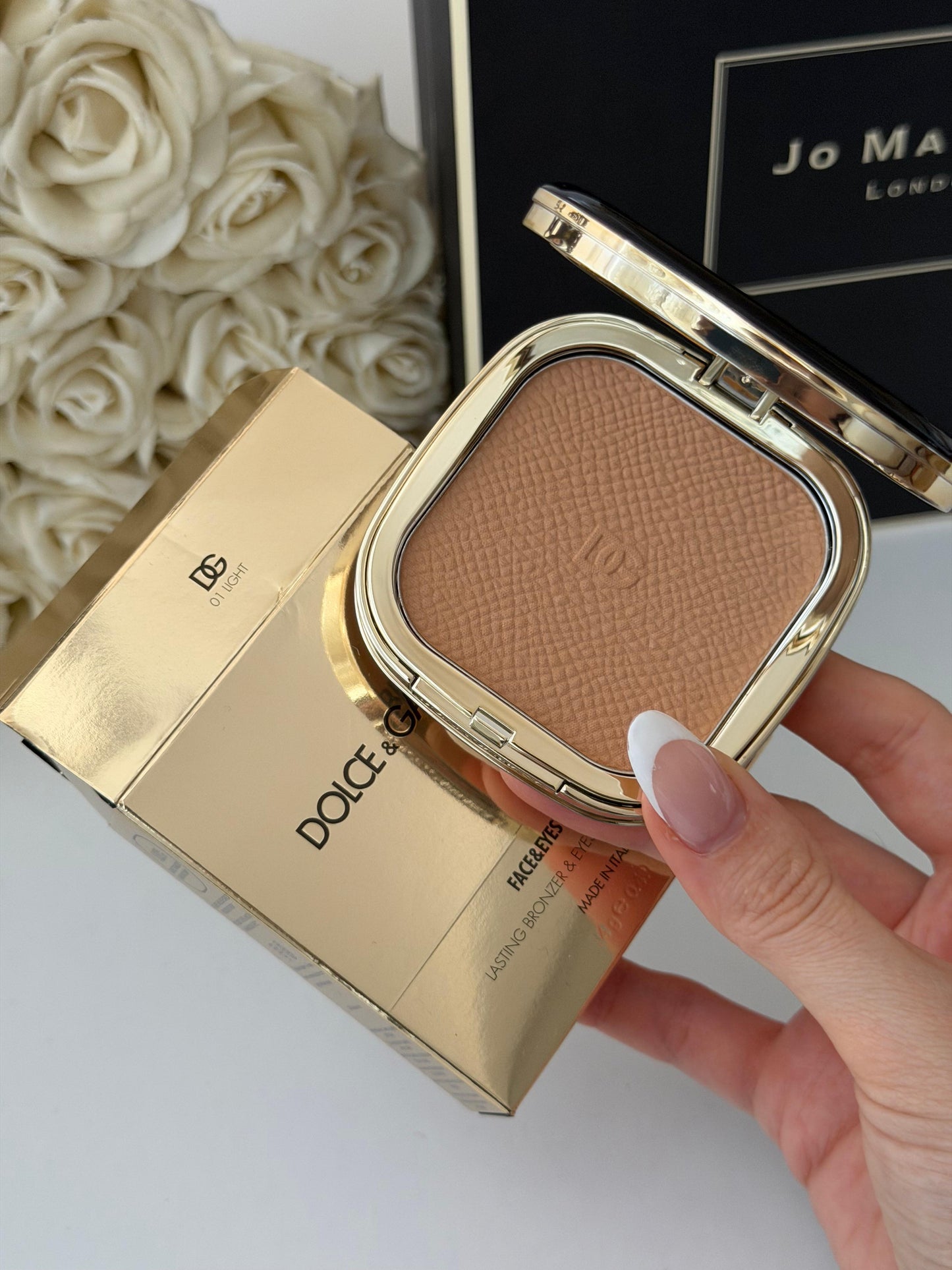 DOLCE&GABBANA Face&Eyes Match
Lasting Bronzer & Eyeshadow Powder (01)