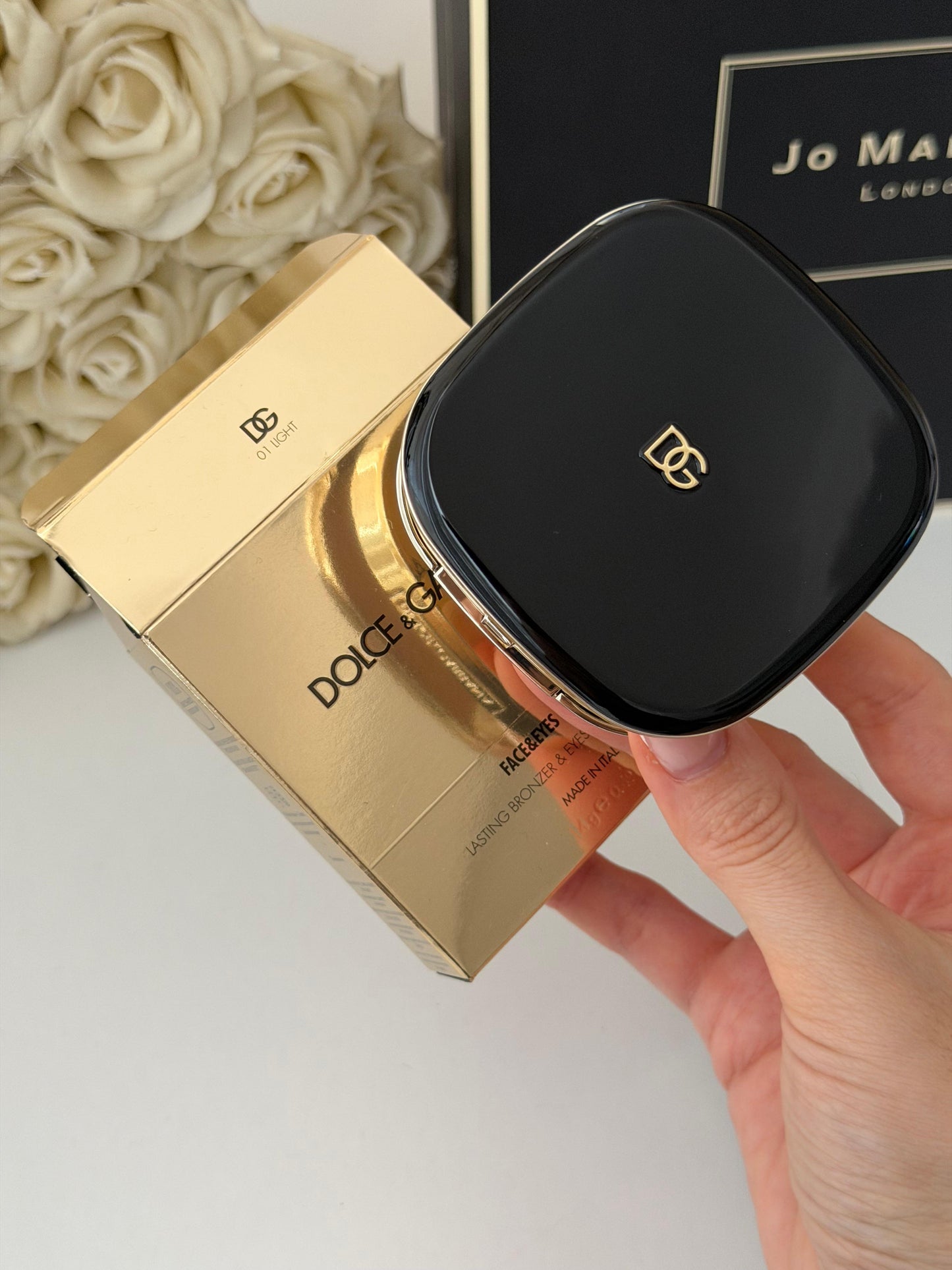 DOLCE&GABBANA Face&Eyes Match
Lasting Bronzer & Eyeshadow Powder (01)