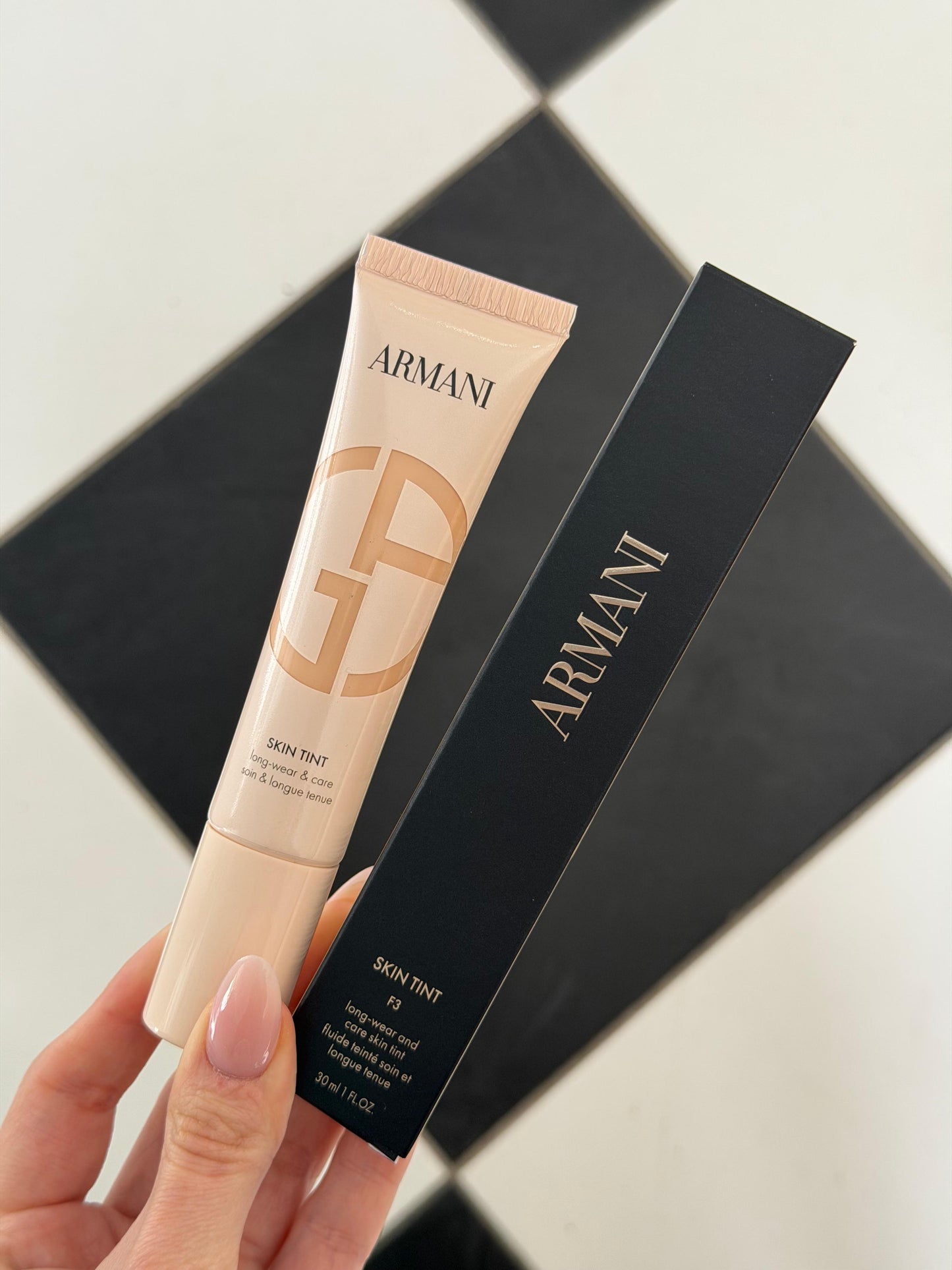 ARMANI Skin Tint Long-Wear And Care (F3)
Lightweight Buildable Coverage, Glowy Finish