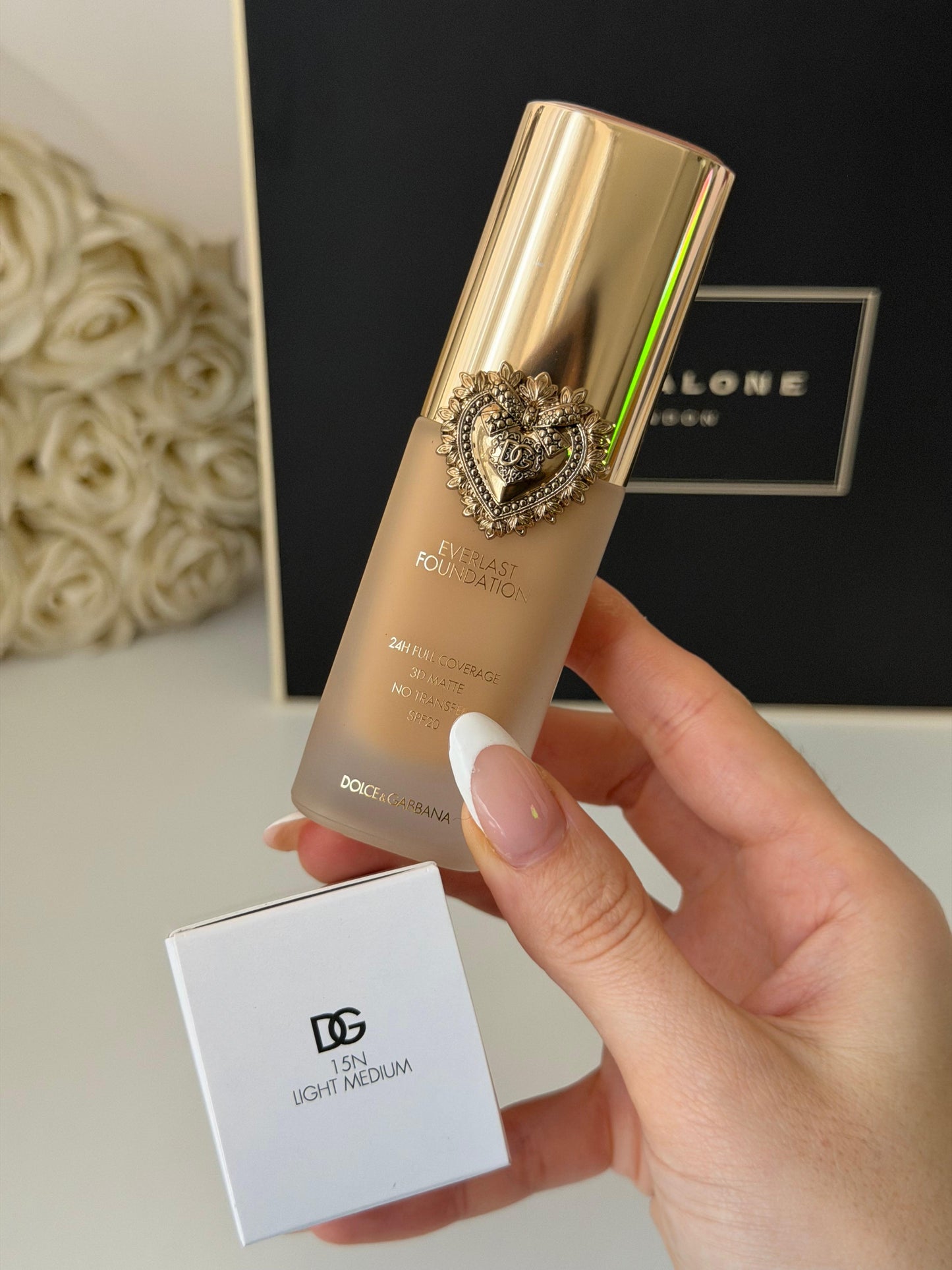 DOLCE&GABBANA Everlast Foundation (15N)
24H Full Coverage, 3D Matte, No Transfer SPF20